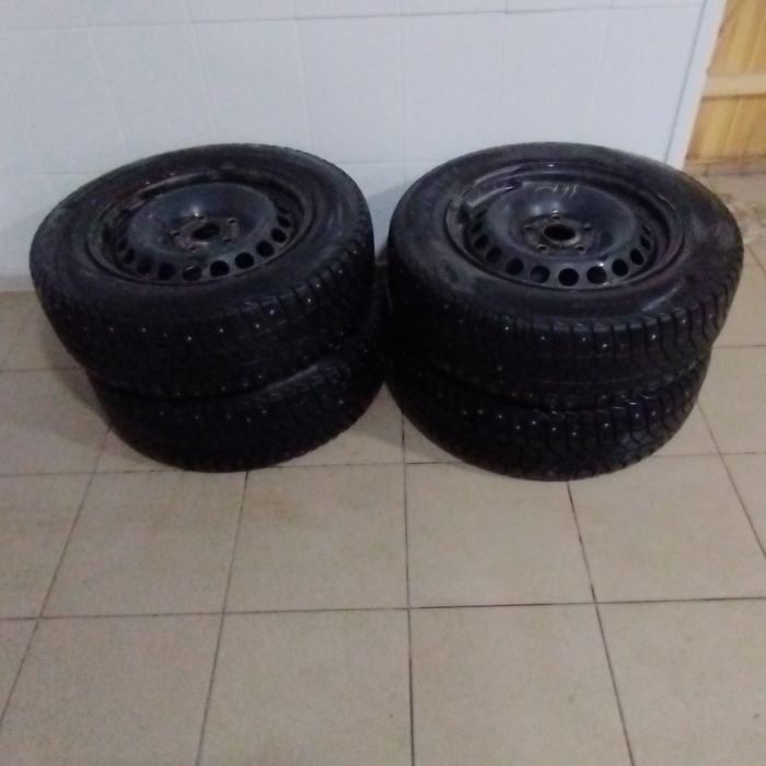 Продам зимние шины резина