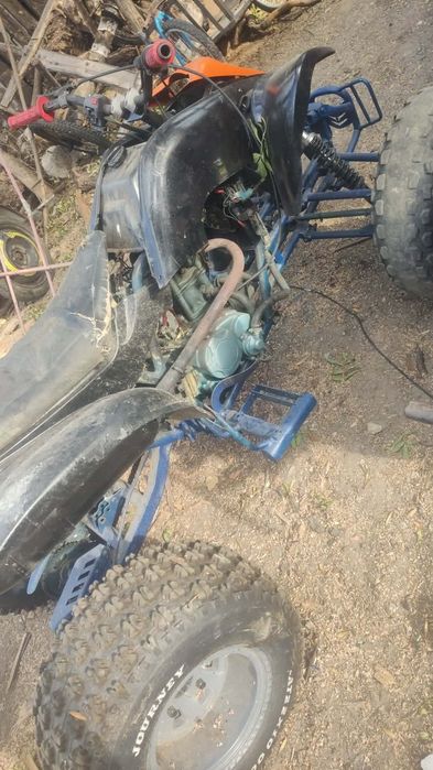 Vând ATV 250 în stare de funcționare mai trebuie puțin pus la punct că estetic