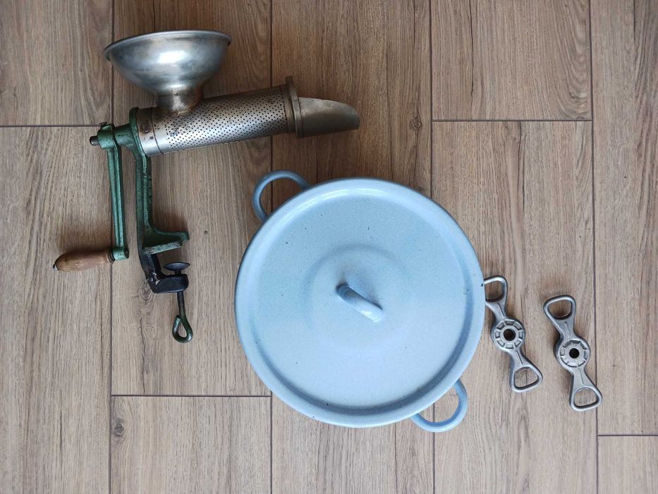 Мелачка за домати, емайлирана тенджера и отварачка-затварачка