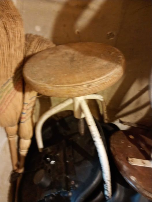Стари столове промоция
