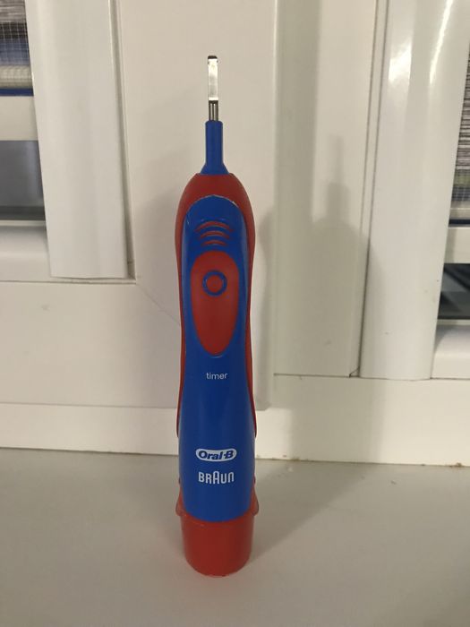 Електрическа четка за зъби Oral-B