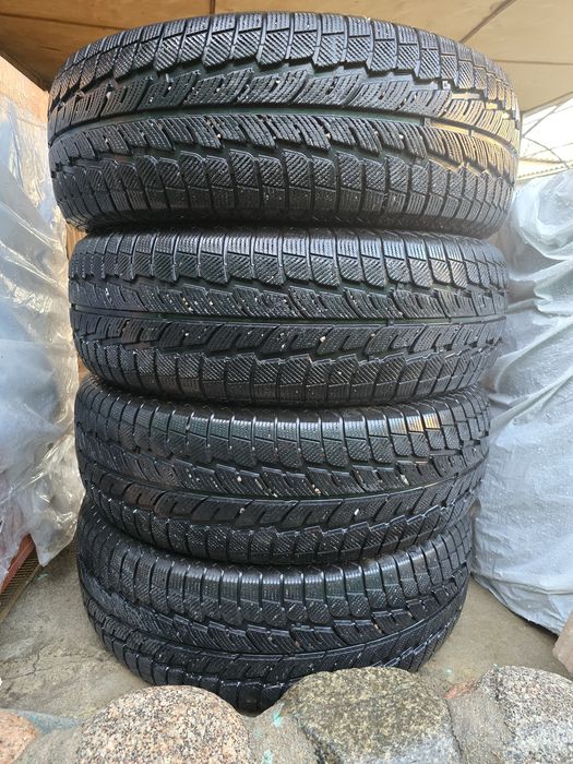 Шины зима 235/65/17. Комплект