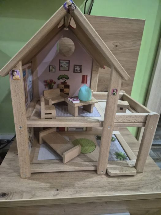 Дървена детска къщичка