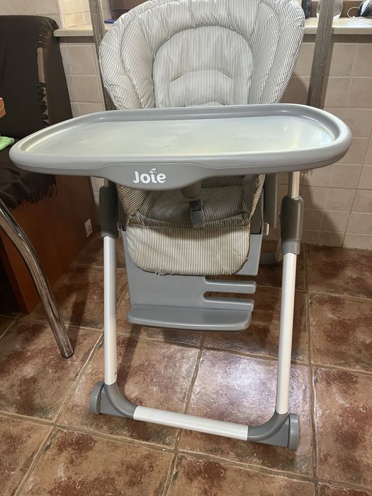 Vand scaun de masa bebe folosit