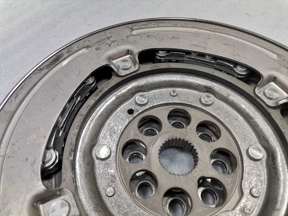 8655637 5A40869 Двумасов Маховик OEM BMW 2 F45 F46 LCI 216d B37