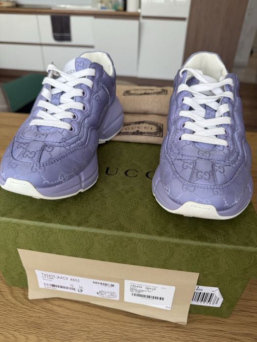 Лилави кецове на Gucci