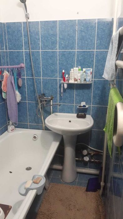 Продам 2х комн кв Абая 35