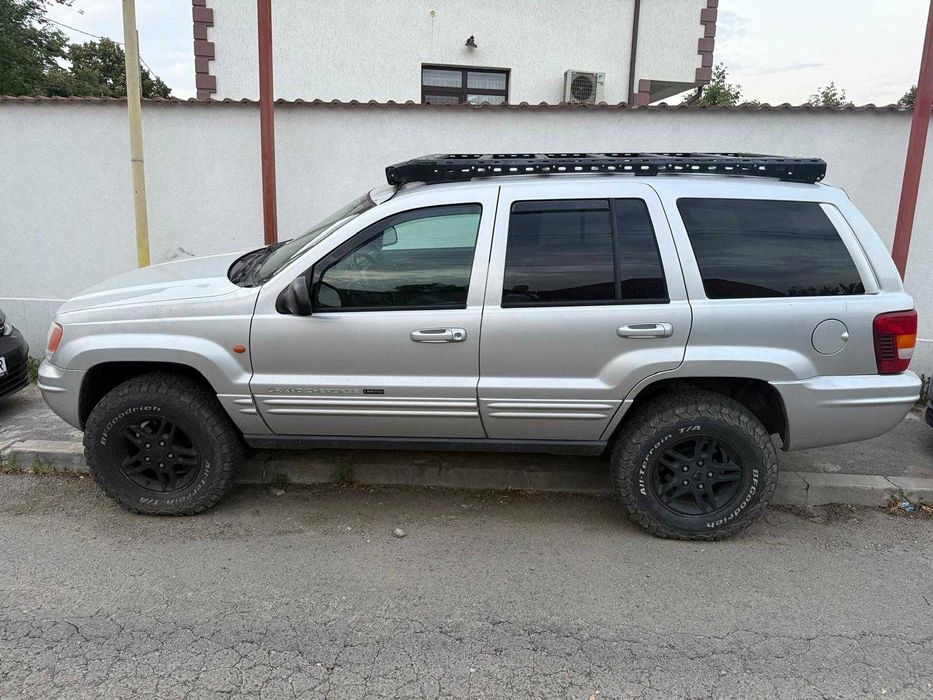 Se vinde masina Jeep