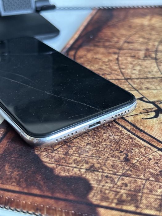 iPhone X, 256GB, Silver - Ecran cu linii verzi / Spate spart