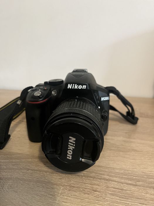 Nikon D5300 с китов обектив + чантичка