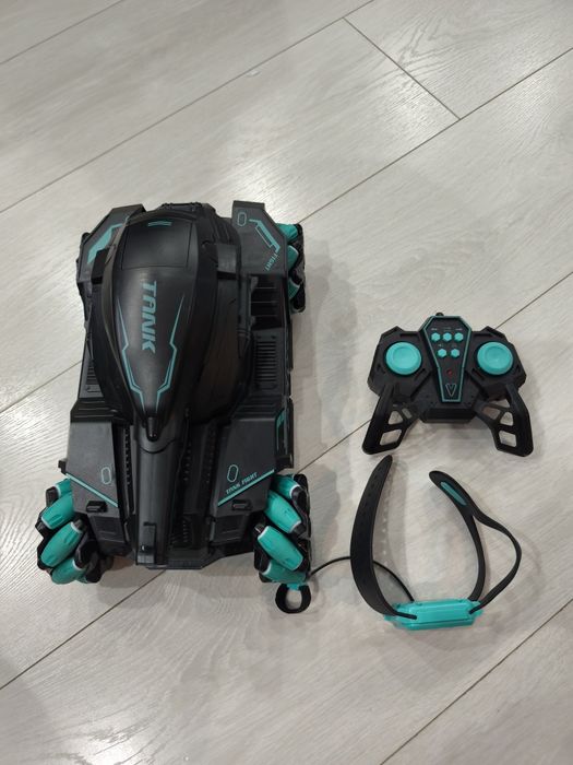 Tanc de jucarie cu telecomanda, lumini, sunete, 360°, proiectile bile