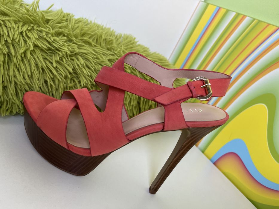 Guess сандали нови