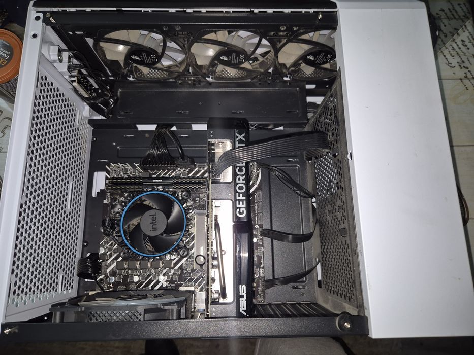 Sistem Desktop PC Gaming Serioux Powered by ASUS cu procesor Intel®