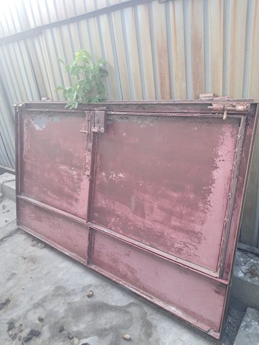 Продам гаражные ворота с калиткой