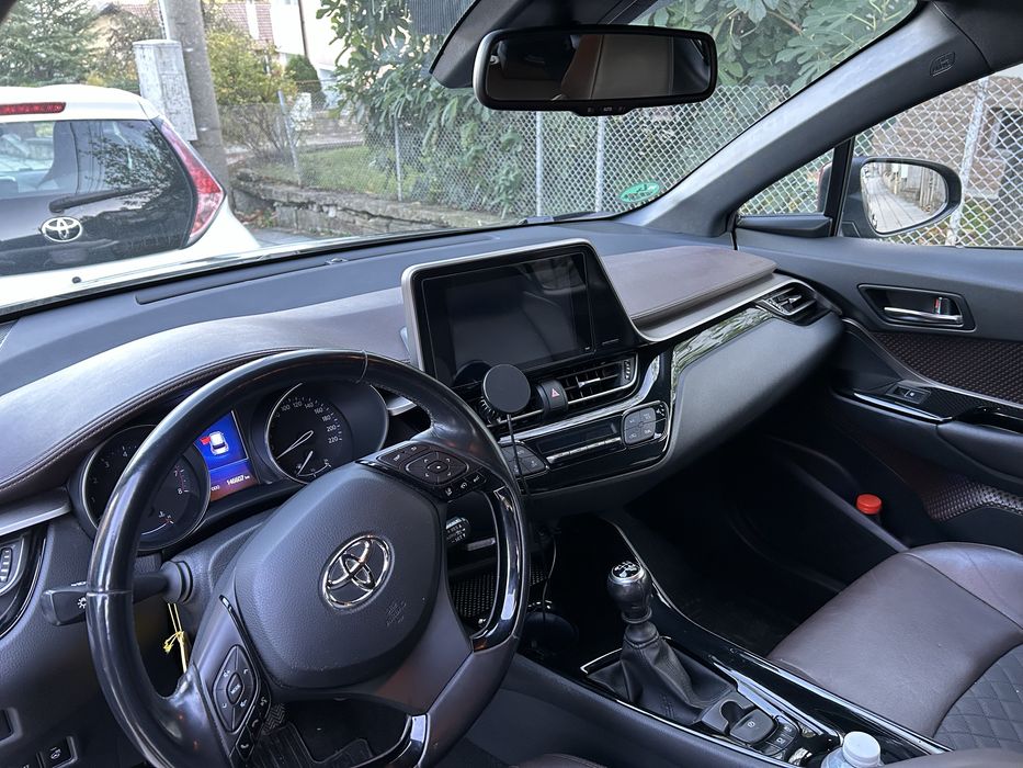 Toyota C-HR чист бензин