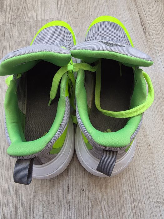 Adidas маратонки 39 размер