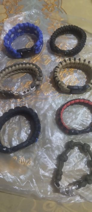 Продам браслеты на руку можно женщине и мужчине.