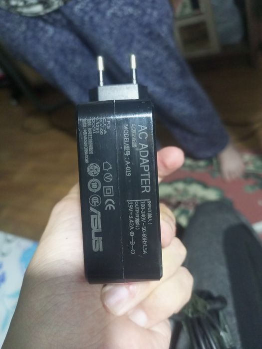 Продаеца зарядка для ноутбука ASUS