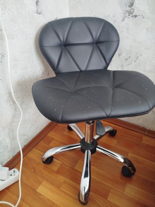 Продам стул для маникюра и т.д