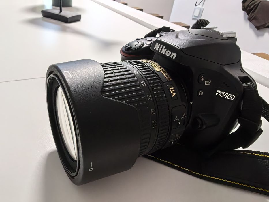 Nikon D3400 cu obiectiv 18-105