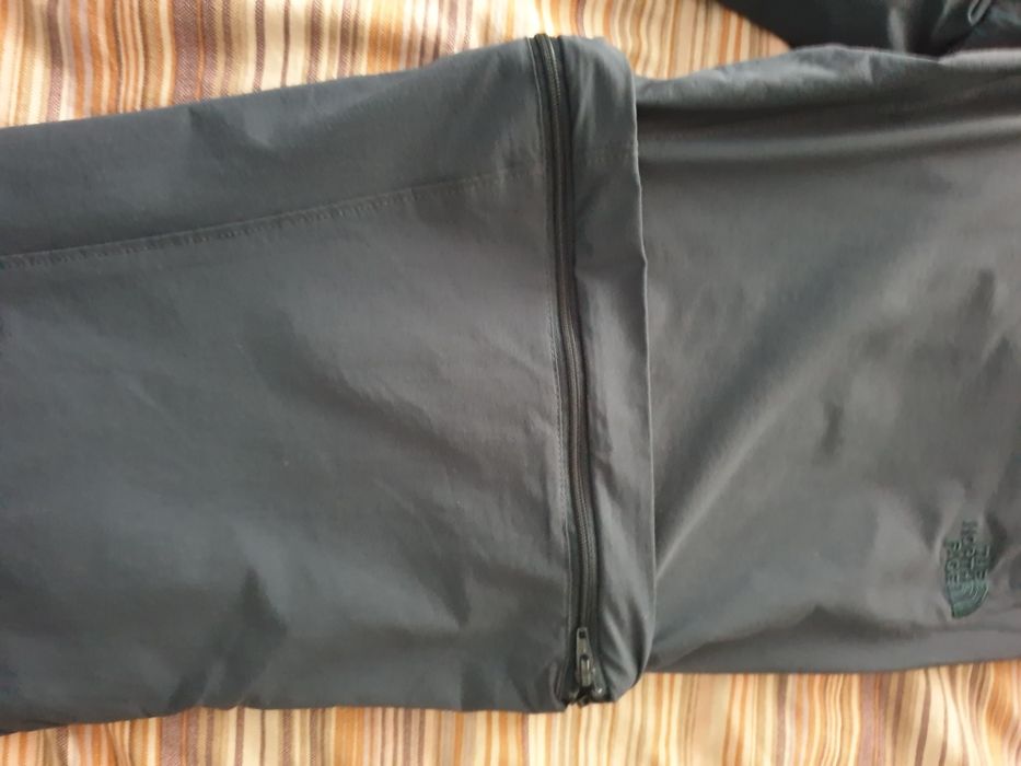 Vand pantaloni THE NORTH FACE marimea M
