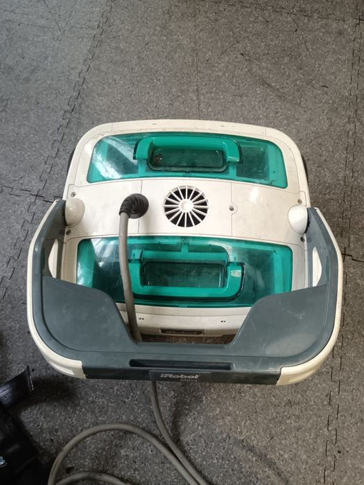 IRobot. Piscina pentru  piese