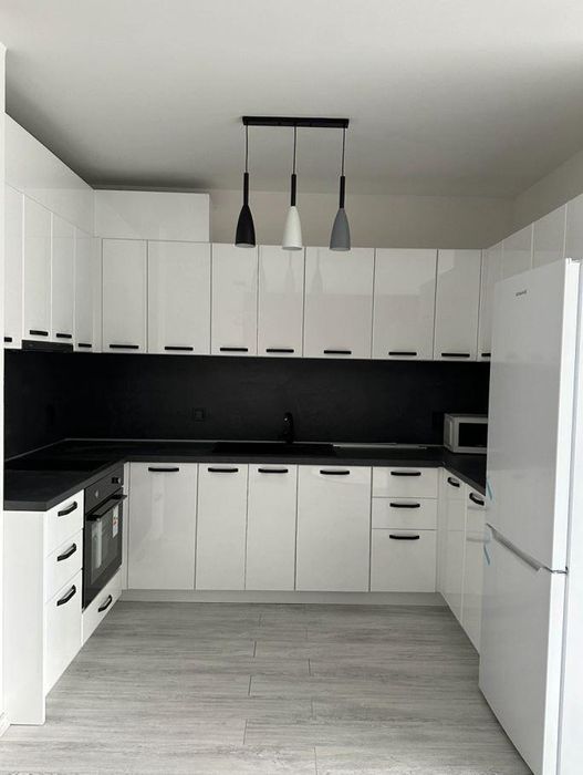 Дава се под наем Тристаен апартамент в Варна, Бриз - 135 кв.м за 1196.97 € - Снимка #2