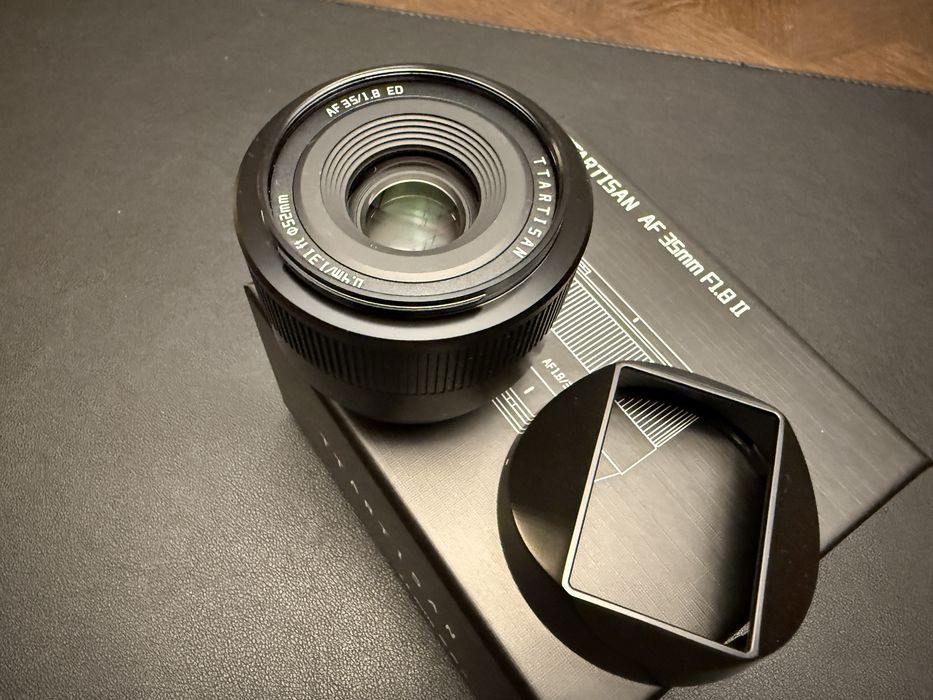 Sony ZVE 10, Sigma 16 mm f1.4, TTartisan 35 mm mk2 f1.8