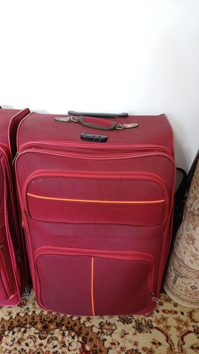 Продам 2 чемодана