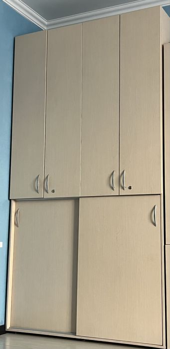 Продам офисных 2 шкафа