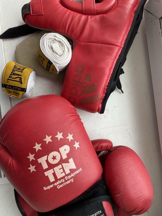 Продам перчатку и шлем