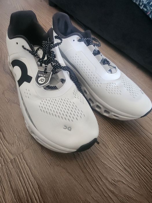 Adidași noi Helion Cloudmonster