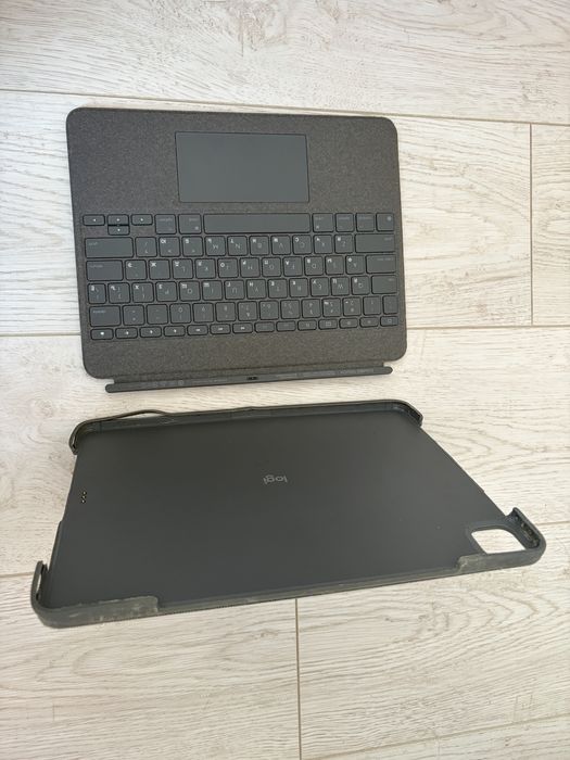 Logitech Combo Touch за iPad Pro 12.9