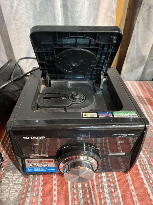 Vand radio Sharp XL-UR27