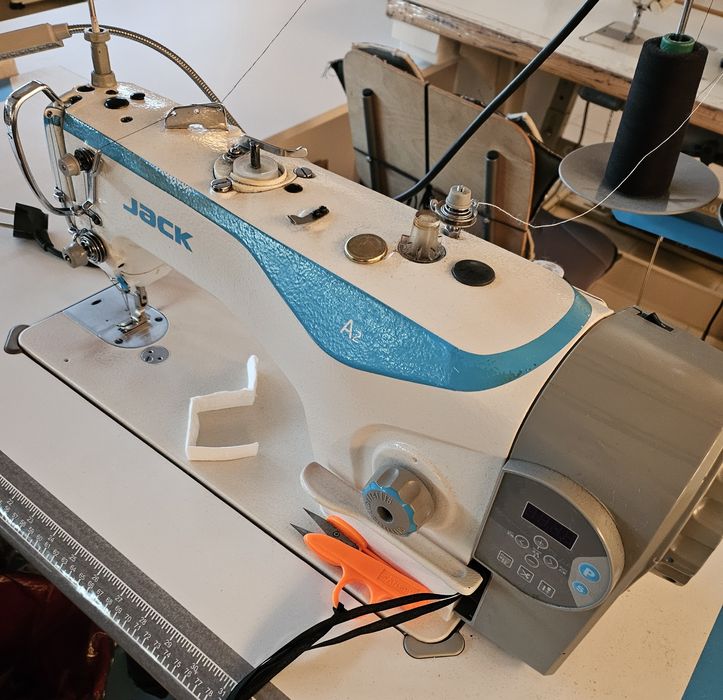Masini de cusut liniare, speciale, prese termocolat, mese calcat etc.