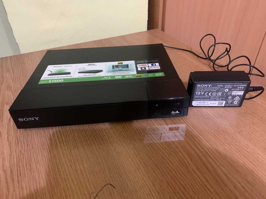 Vând Blu-Ray, DVD, CD, player Smart SONY BDP-S1500