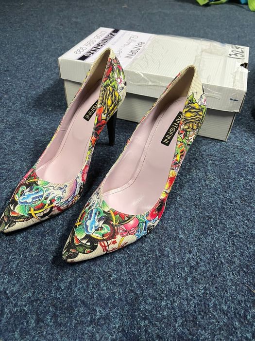 Vand tocuri pantofini noi