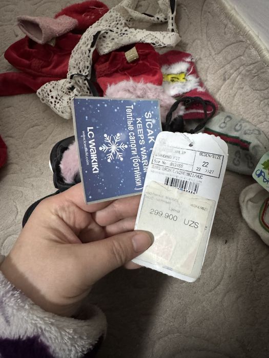 Новые очень теплве  и краствые , не одевали есть бирка