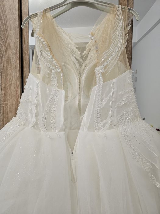 Rochie mireasa .