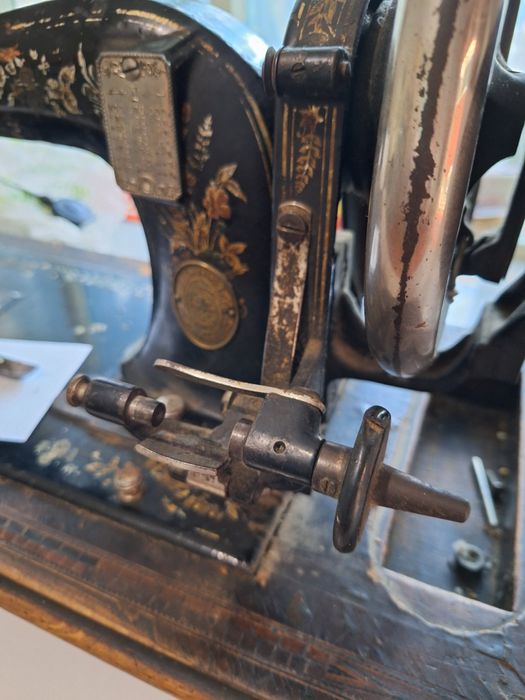 Машинка швейная древняя