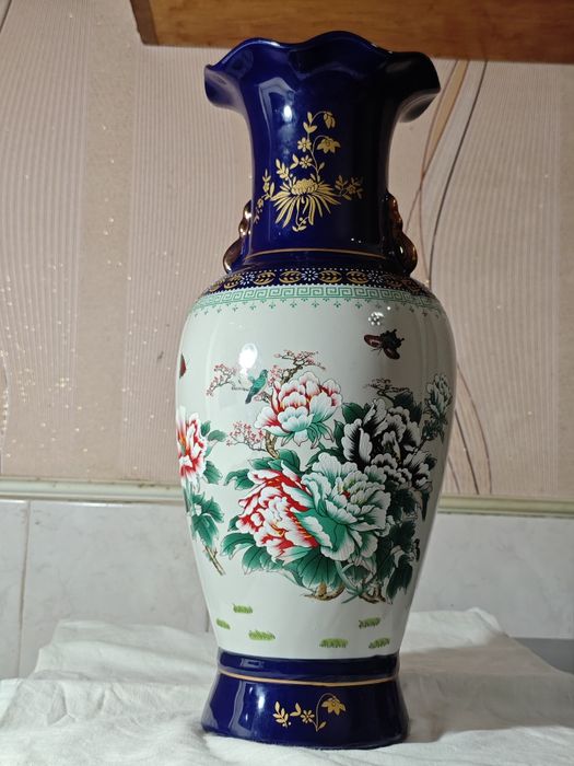 Продаётся ваза Мадонна