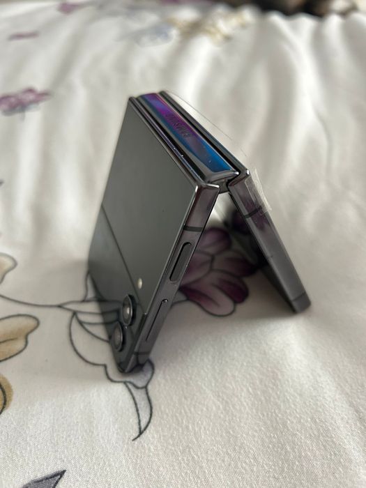 Samsung flip 4 128 GB