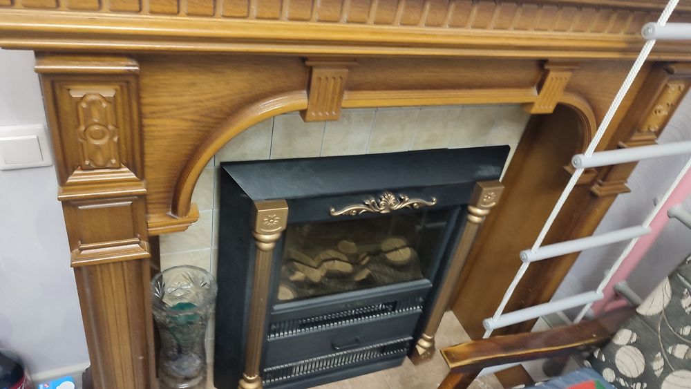 Красивый деревянный камин