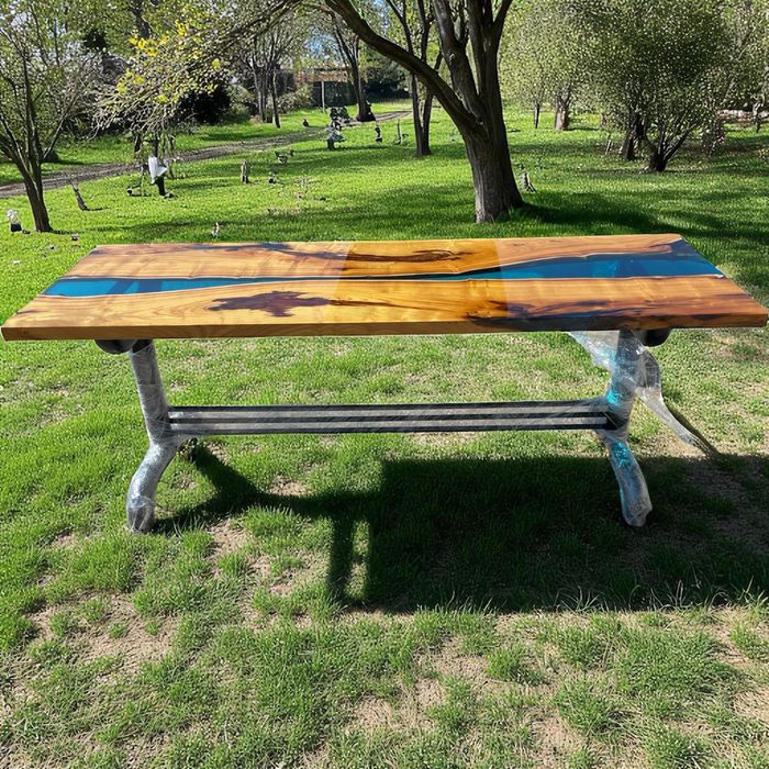 Уникални ръчно изработени маси и интериор от дърво и епоксидна смола