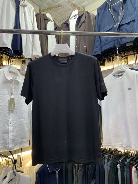 Erkaklar sport footbolkasi