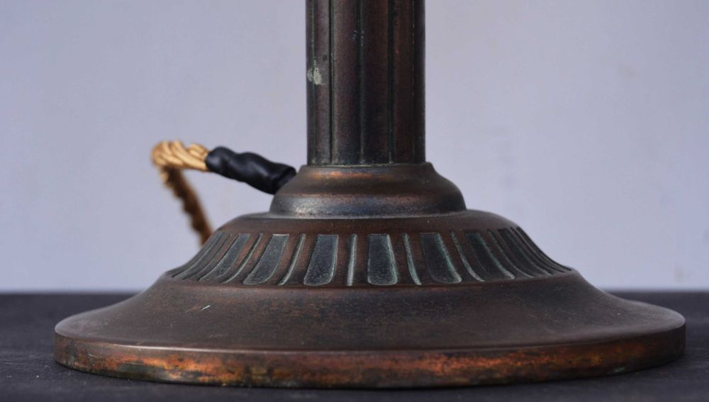 Veioza electrica convertita din lampa de petrol cca 1900