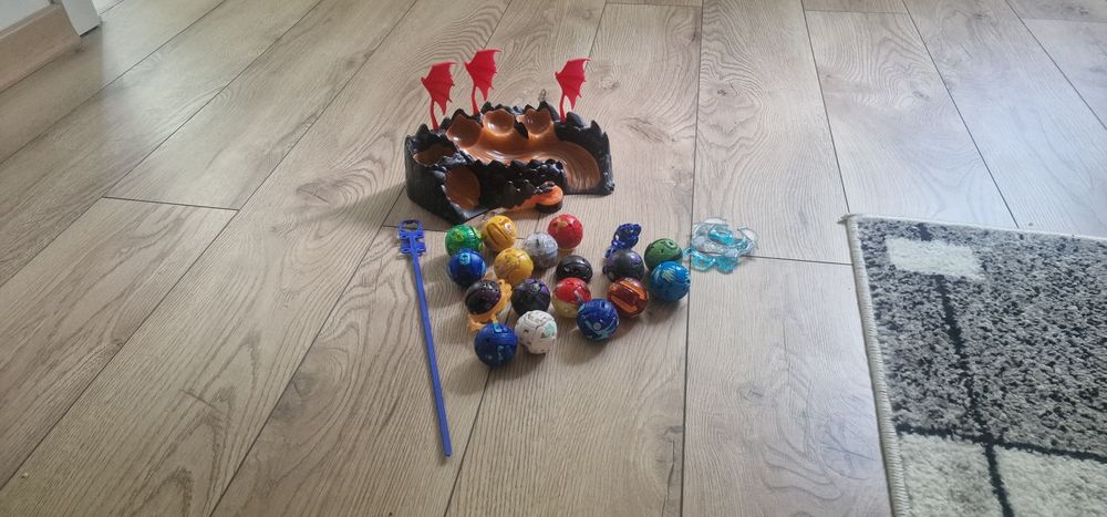Colecție Bakugan + arenă și accesorii – lot complet