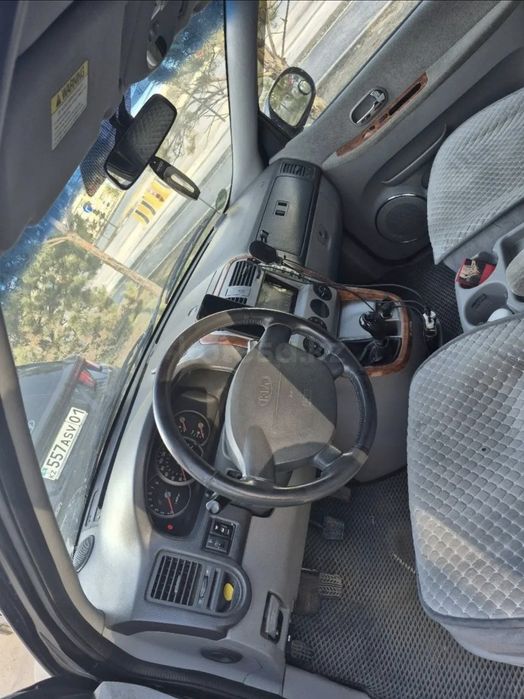 Продам авто! Kia carnival 2005.