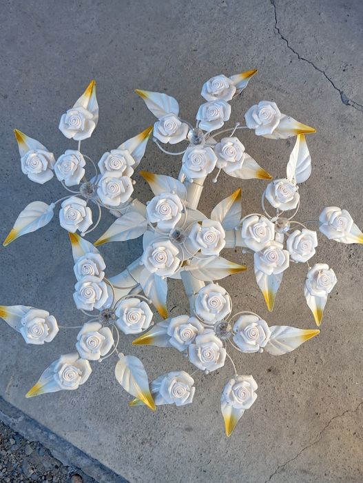 Продам люстру потолочную