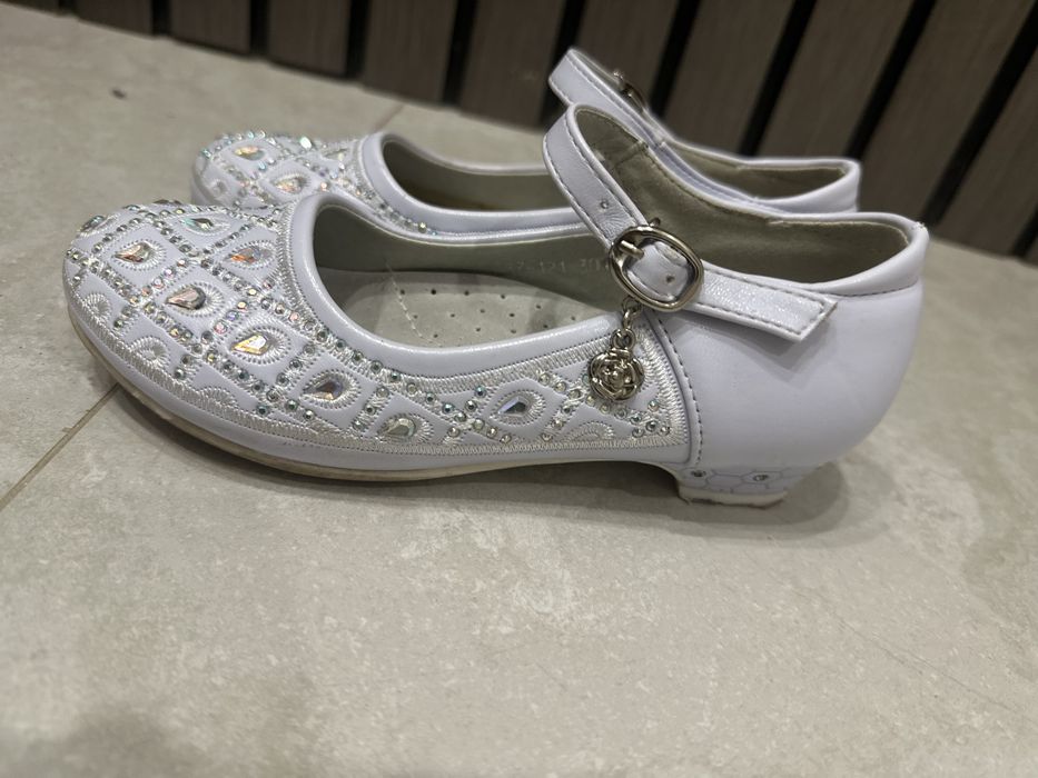 Туфли на девочку 4-6 лет